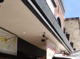 Camión choca contra el restaurante el Flamingo