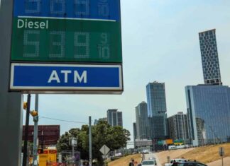 Declara Abbott estado de desastre por aumento de precios del diésel