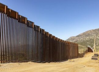 Inicia construcción del muro fronterizo en Big Bend, Texas