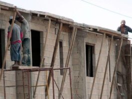 Aumento a la canasta básica agobia a los albañiles al estrangular su salario