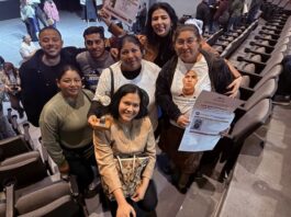 “Los que esperan” triunfa en el Festival de Cine Tamatan; Medardo Treviño entrega el premio a madres buscadoras