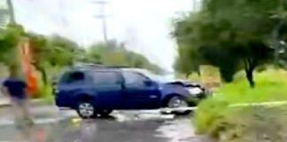 Aparatoso accidente deja cuantiosos daños materiales