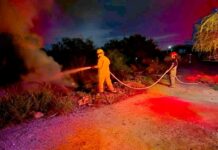 Bomberos sofocan incendio en pastizal que dejo daños
