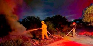 Bomberos sofocan incendio en pastizal que dejo daños