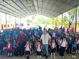 Entregan mochilas y útiles en la primaria José Vasconcelos