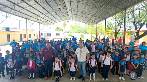 Entregan mochilas y útiles en la primaria José Vasconcelos