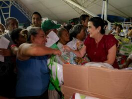 Mónica Villarreal, entrega más de mil equipos de trabajo y apoyo alimentario a despicadoras