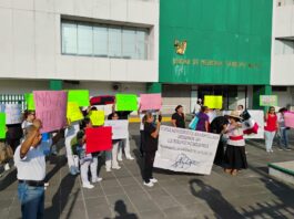 Protestan trabajadores del IMSS, exigen mejor salario y que se retome el régimen de pensiones y jubilaciones