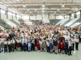 Monica Villarreal , amplia cobertura de becas municipales; beneficia a 582 estudiantes