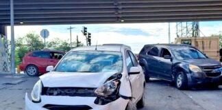 Se imapctan unidades ene boulevard Hidalgo y dejan daños materiales
