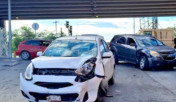 Se imapctan unidades ene boulevard Hidalgo (2)