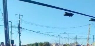 Se impactan en concurrida vialidad y dejan daños materiales