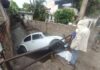 Vocho es arrastrado por fuerte corriente hasta un canal pluvial en Tampico