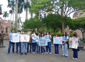 Alumnos de prepa concientizan a la población sobre la importancia de la Salud Mental