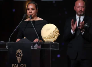 ¡La primera mexicana en la historia! Charlyn Corral recibe el premio de delantera del Año en el Balón de Oro